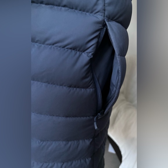 Patagonia Worn Wear Silent Duck Down Parka with Hood in Steel Blue color size XS - Picture 11 of 15